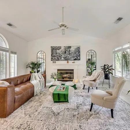 Rudraksha-Luxurious 5 Bedroom House In North East Fresno